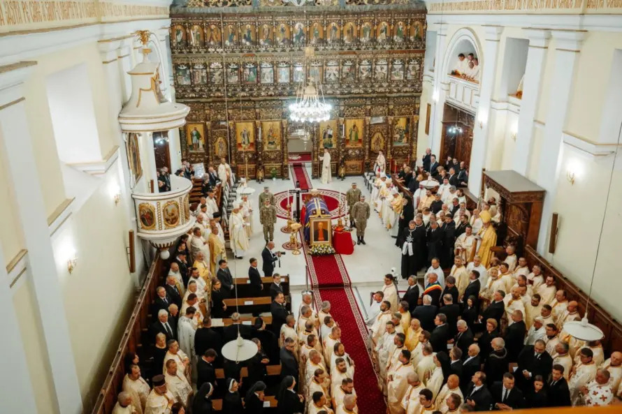 Cardinalul muresan inmormantare 0 1 890x593 jpg